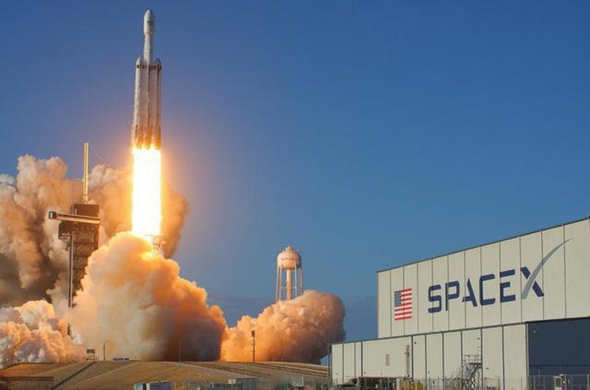 SpaceX valuation balloons to $2.6T, briefly passes Amazon